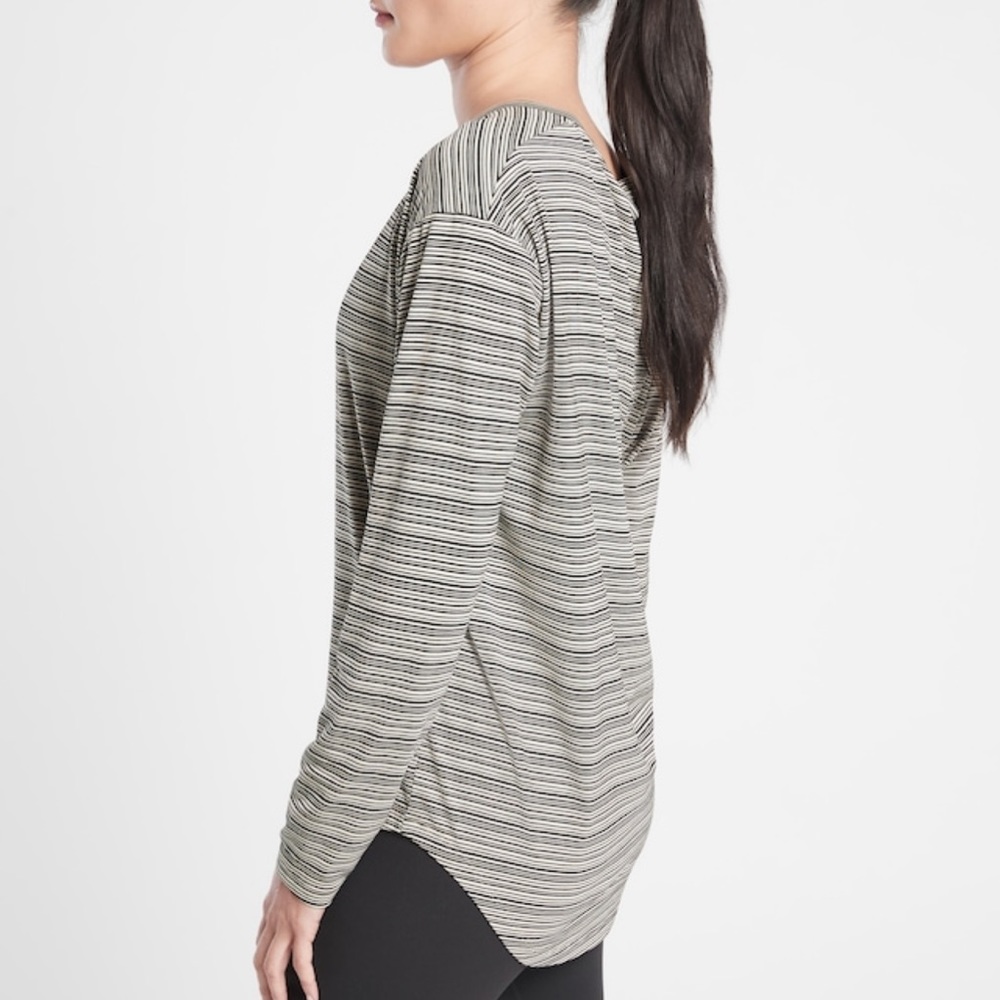 NWT Athleta Cloudlight Stratus Top